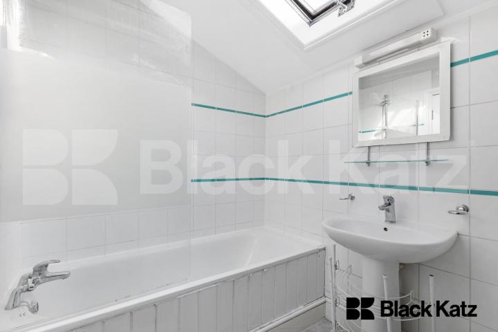 Charming 5-Bed Georgian Gem in SE15: Ideal for Students and Sharers Friary Road, Peckham